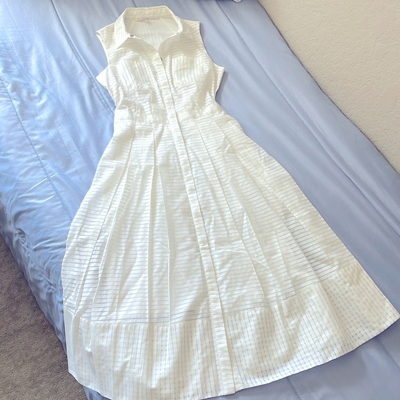 Rachael Roy Dresses & Skirts - White waisted, full skirt Rachel Roy dress